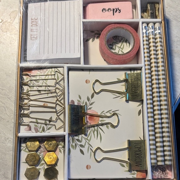 Laura Ashley Other - Laura Ashley Stationery Set